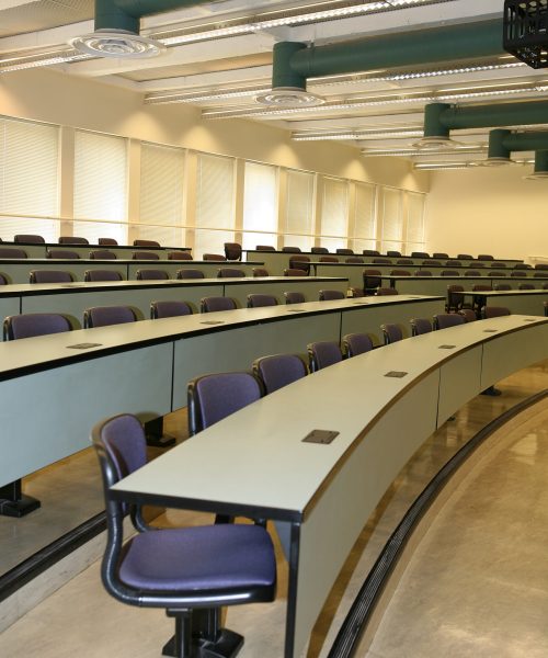 Empty classroom (Focus in the middle of the class)